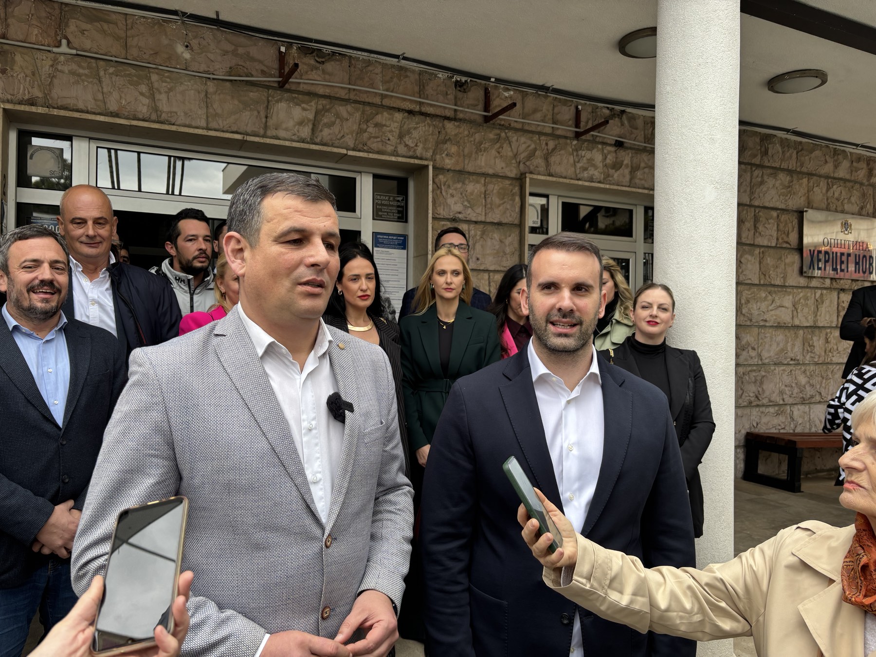 Nosilac liste Miloš Konjević i predsjednik Vlade CG Milojko Spajić